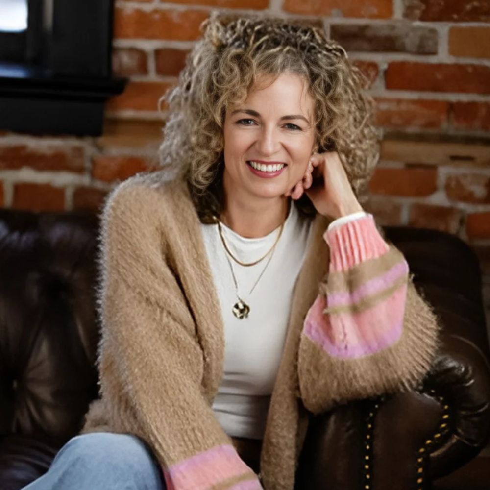 Portrait of Kari Cardon, LICSW, Certified EMDR Therapist, Ketamine Assisted Psychotherapy (KAP)
